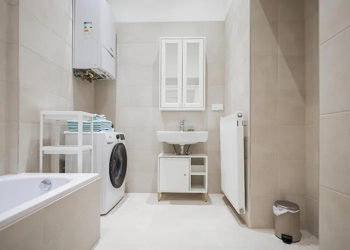 Near Naschmarkt & Karlsplatz شقة فيينا