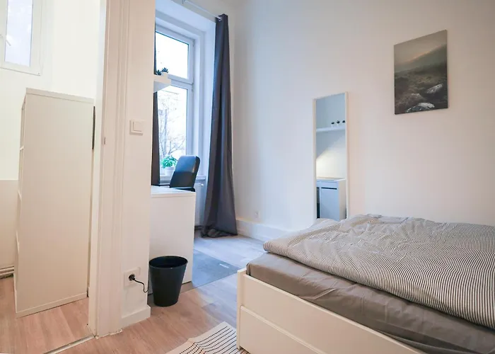 Near Naschmarkt & Karlsplatz شقة فيينا