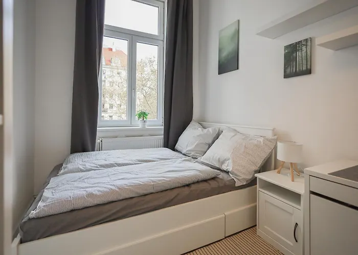 Near Naschmarkt & Karlsplatz شقة