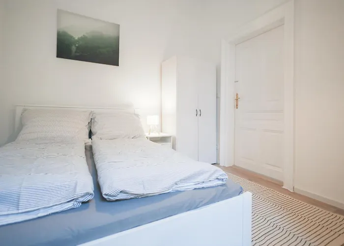 Near Naschmarkt & Karlsplatz شقة