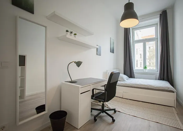 Near Naschmarkt & Karlsplatz شقة فيينا