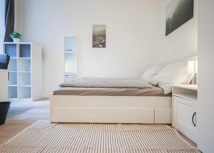 Near Naschmarkt & Karlsplatz شقة فيينا