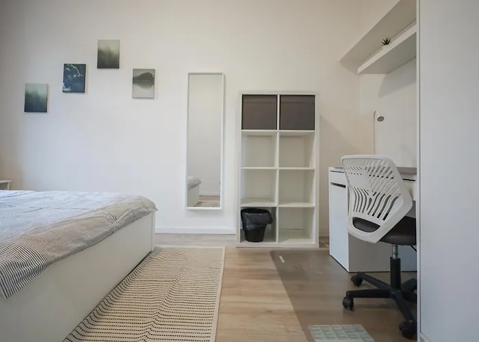 Near Naschmarkt & Karlsplatz فيينا